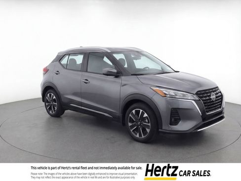 Used 2025 Nissan Kicks SV AWD/4WD image 1