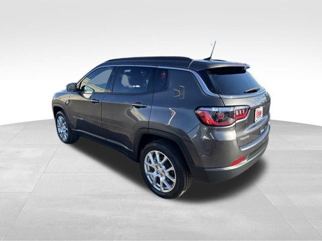 Used 2023 Jeep Compass Latitude AWD/4WD image 7
