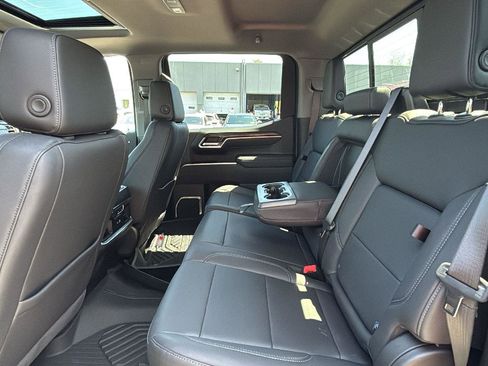 Used 2025 Chevrolet Silverado 1500 LTZ w/ LTZ Premium Package AWD/4WD image 30