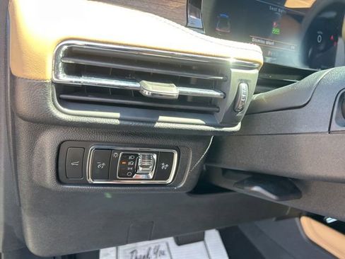 Used 2023 Lincoln Corsair Reserve FWD image 17
