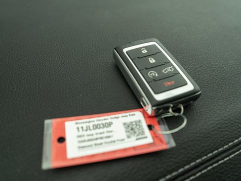 Used 2023 Jeep Grand Cherokee L Limited image 34