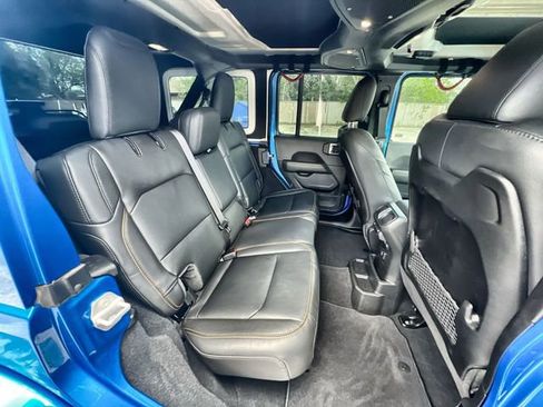 Used 2025 Jeep Wrangler Unlimited Sahara w/ Safety Group AWD/4WD image 26