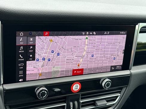Certified 2026 Porsche Macan AWD/4WD image 22