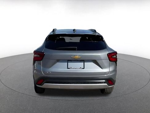 Used 2025 Chevrolet Trax LT w/ LT Convenience Package image 12