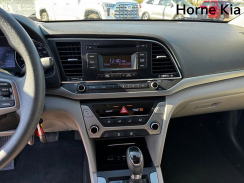 Used 2017 Hyundai Elantra SE image 20