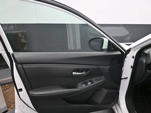 Used 2024 Nissan Sentra SV FWD image 18