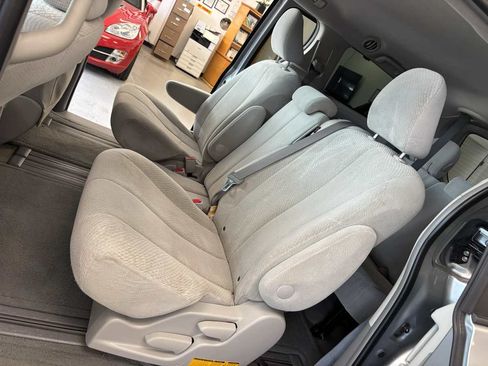 Used 2011 Toyota Sienna LE FWD image 23