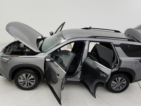 Used 2025 Nissan Pathfinder SV image 21