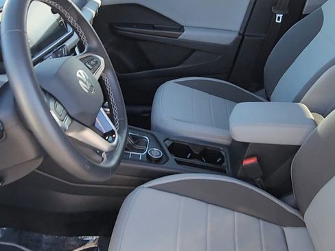 Used 2022 Volkswagen Taos SE w/ Panoramic Sunroof Package image 20