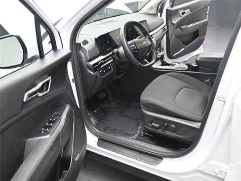 Used 2026 Kia Sportage LX w/ LX Convenience Package image 5