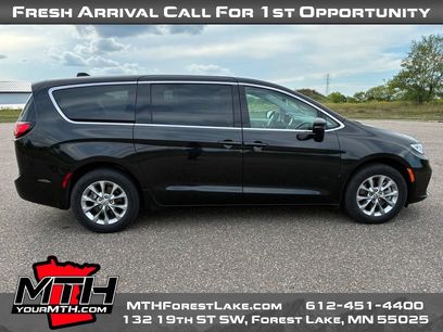 Used 2023 Chrysler Pacifica Touring-L