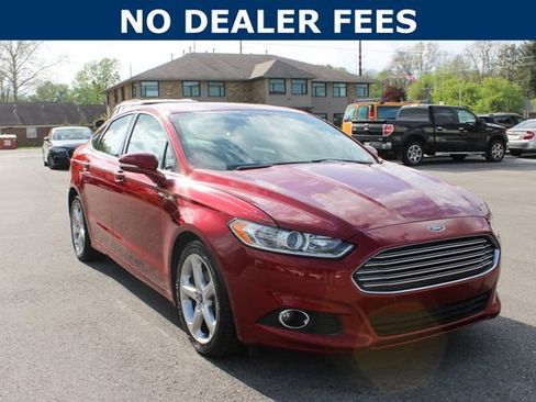 Used 2015 Ford Fusion SE image 2