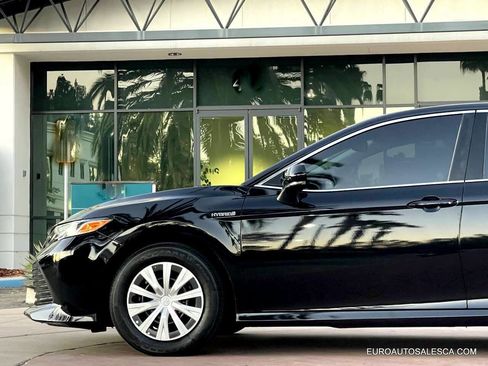 Used 2019 Toyota Camry LE image 12