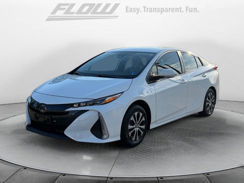 Used 2021 Toyota Prius Prime LE w/ Carpet Mat Package (TMS) FWD image 4