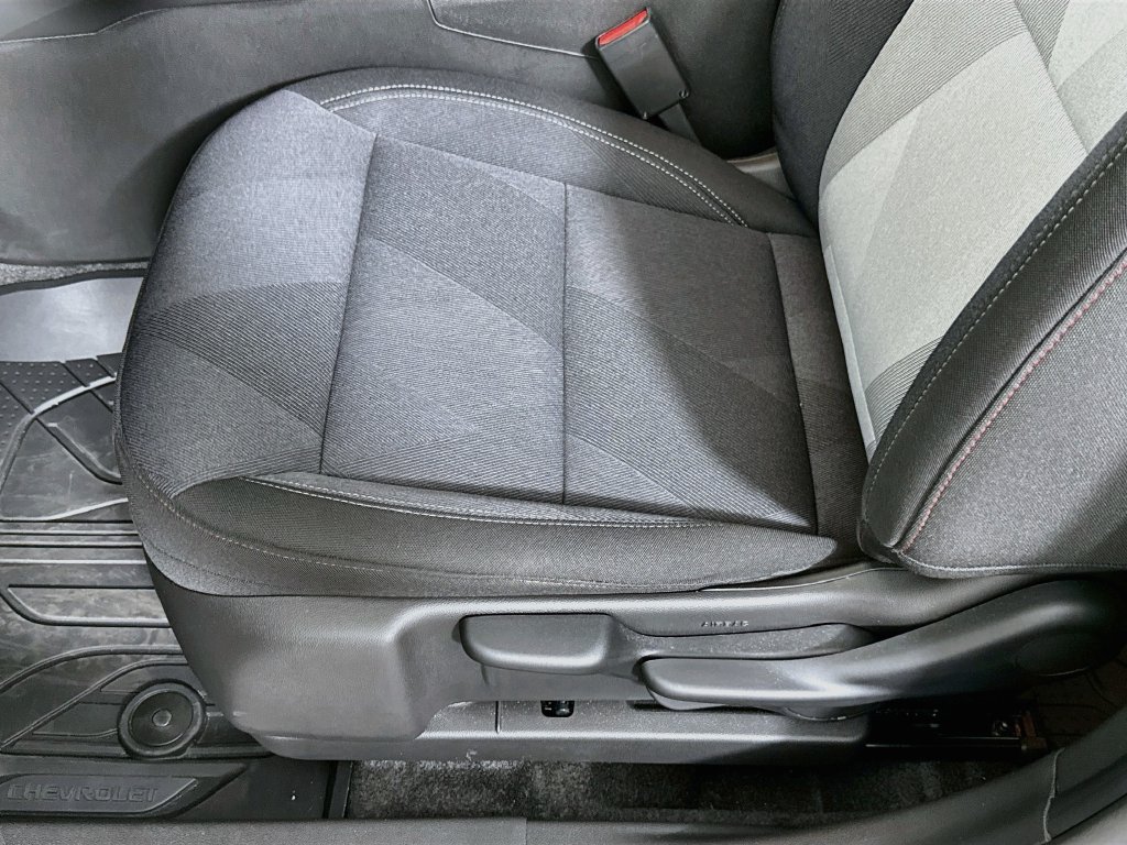 Used 2026 Chevrolet Trax RS w/ Sunroof Package FWD image 19
