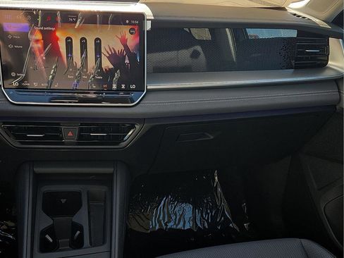 New 2026 Volkswagen Tiguan SE image 14