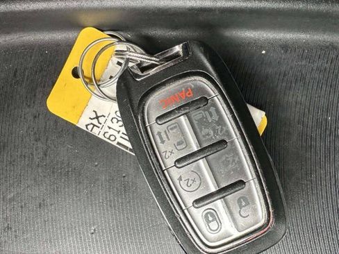 Used 2019 Chrysler Pacifica Touring-L FWD image 39