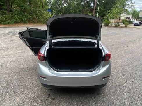 Used 2018 MAZDA MAZDA3 Sport w/ Preferred Equipment Package FWD image 33
