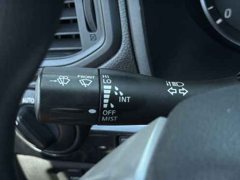 Used 2024 Nissan Titan SV AWD/4WD image 31