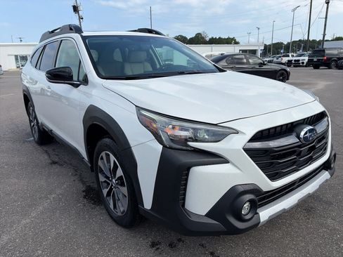 Used 2025 Subaru Outback Limited AWD/4WD image 3