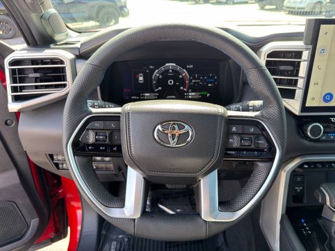 Used 2025 Toyota Sequoia Platinum image 19