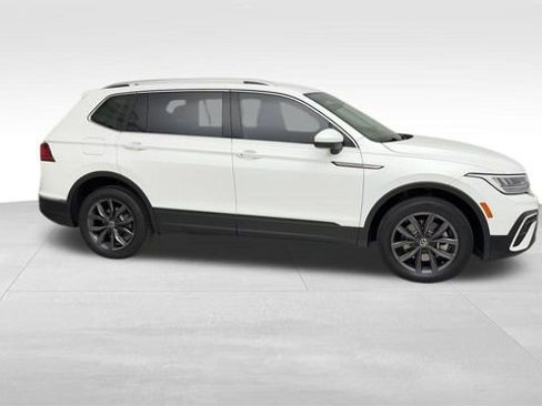 Used 2022 Volkswagen Tiguan SE image 9