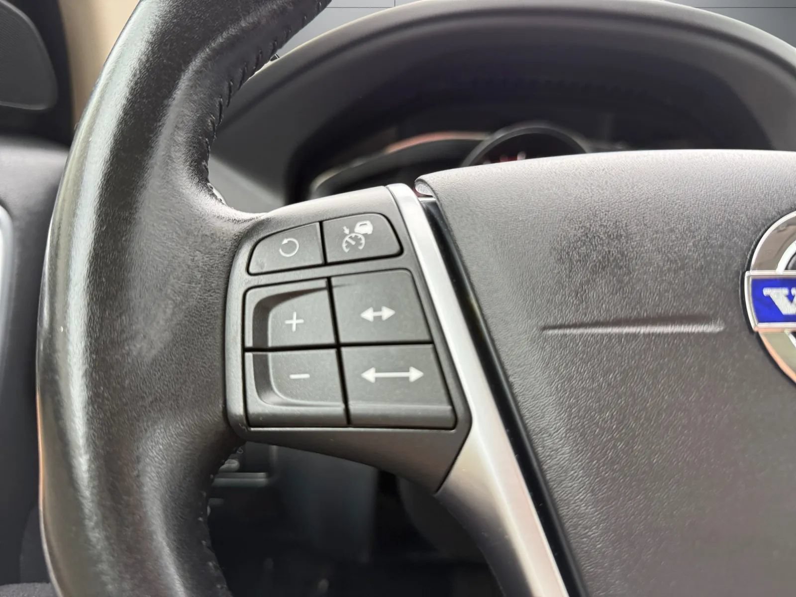Used 2017 Volvo XC60 T6 Inscription w/ Advanced Package AWD/4WD image 29