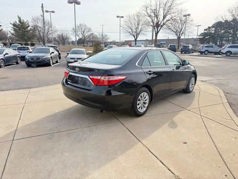 Used 2015 Toyota Camry LE image 5
