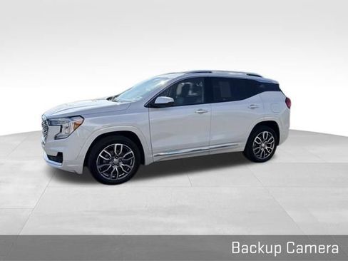 Used 2024 GMC Terrain Denali w/ Denali Premium Package AWD/4WD image 7