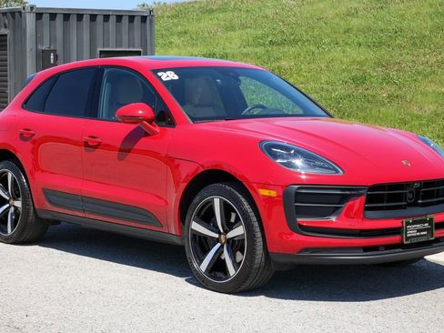 Certified 2026 Porsche Macan AWD/4WD image 10