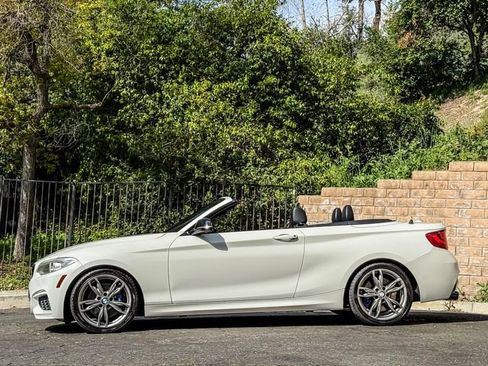 Used 2016 BMW M235i Convertible image 18