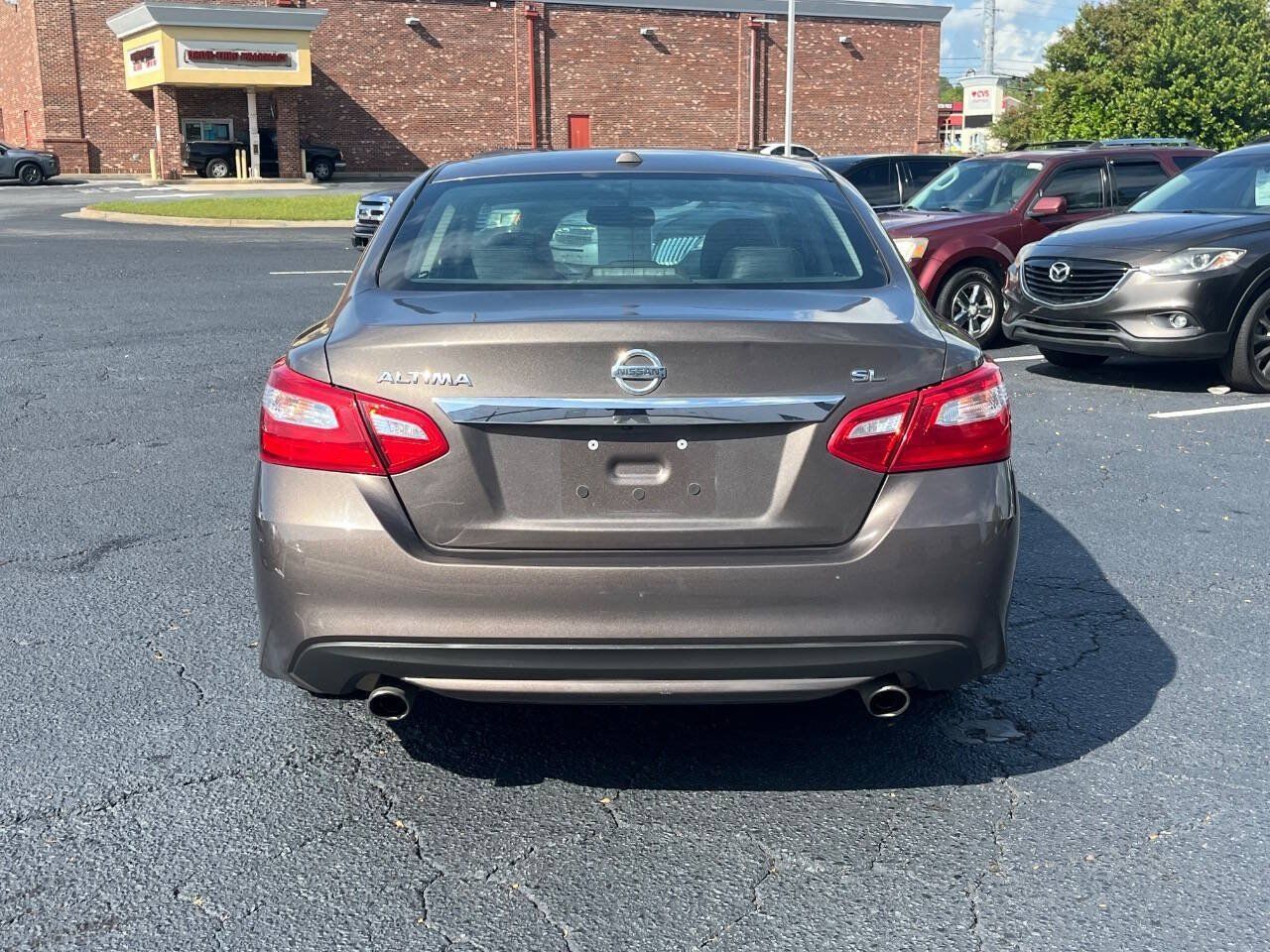 Used 2017 Nissan Altima 2.5 SL w/ Moonroof Package FWD image 7