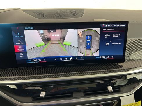 Used 2025 BMW X7 M60i w/ Climate Comfort Package image 9