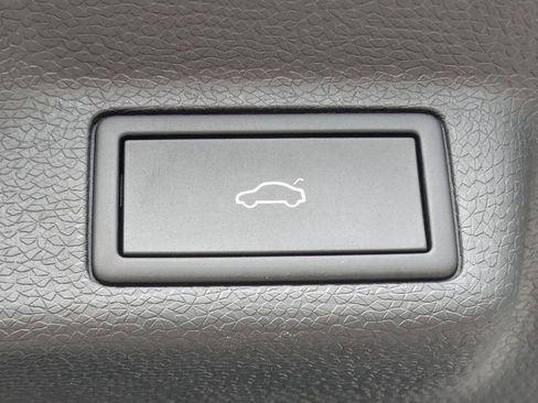 New 2025 Volkswagen ID. Buzz Pro S RWD image 21