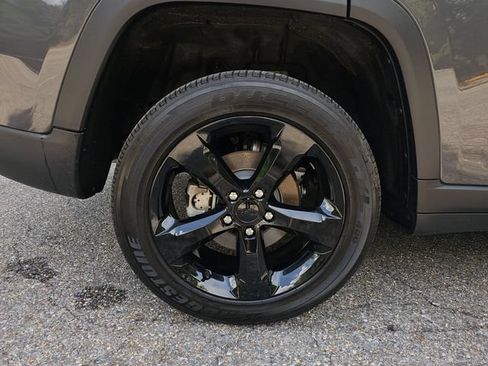 Used 2025 Jeep Grand Cherokee Altitude AWD/4WD image 23