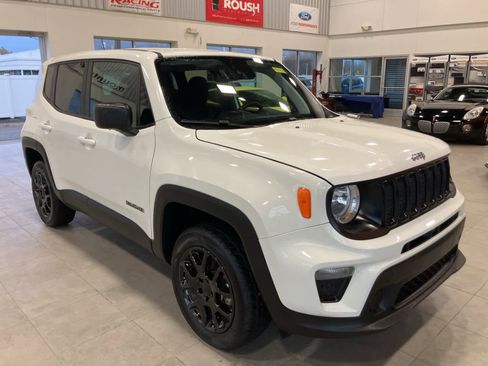 Used 2023 Jeep Renegade Latitude image 3
