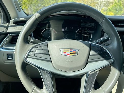 Used 2021 Cadillac XT5 Premium Luxury image 18