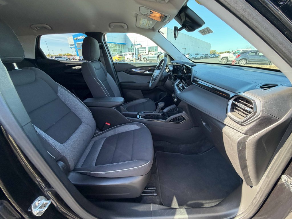 Used 2025 Chevrolet TrailBlazer LT FWD image 21