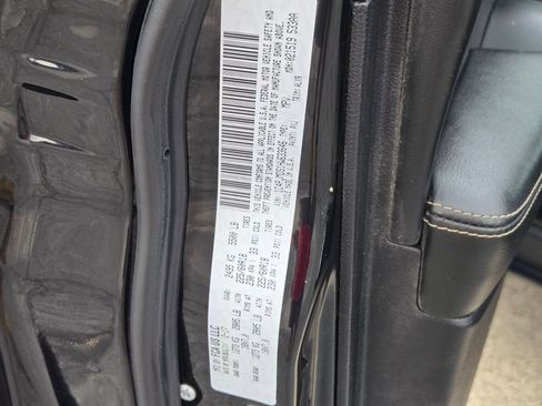 Used 2017 Jeep Cherokee Limited AWD/4WD image 23