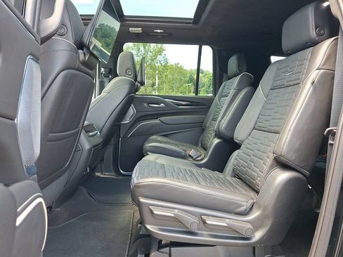 Used 2023 Cadillac Escalade ESV V w/ LPO, Floor Liner Package AWD/4WD image 7
