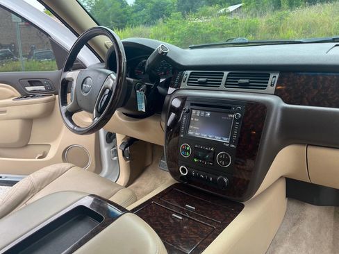 Used 2012 GMC Yukon XL Denali RWD image 9