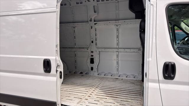 Used 2023 RAM ProMaster 3500 w/ Safety Group FWD image 17
