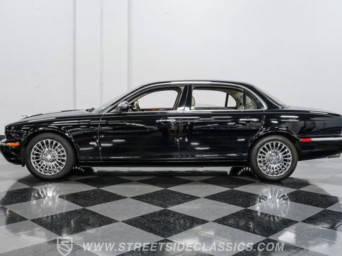 Used 2007 Jaguar XJ8 L RWD image 2