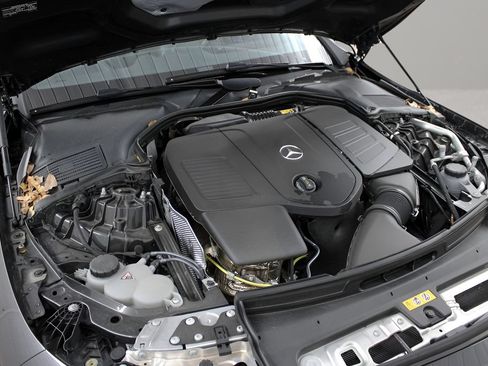 Used 2025 Mercedes-Benz CLE 300 4MATIC Coupe image 23