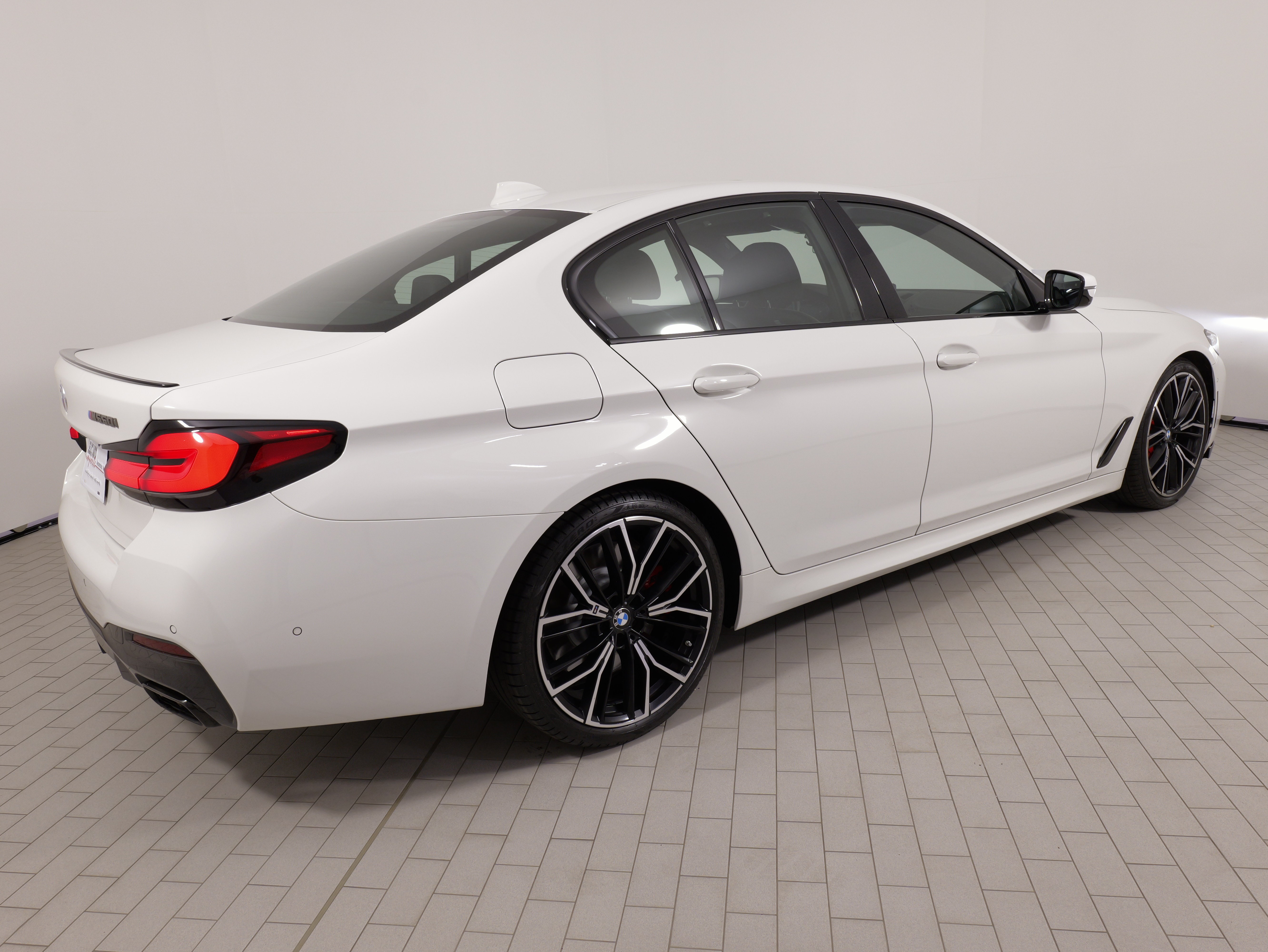 Used 2023 BMW M550i xDrive w/ Executive Package AWD/4WD image 13