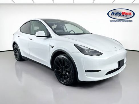 Used 2023 Tesla Model Y Long Range image 1
