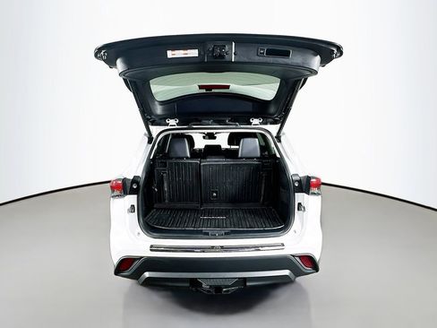 Used 2022 Toyota Highlander XLE image 29
