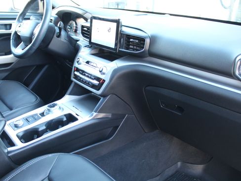 Used 2022 Ford Explorer XLT w/ Equipment Group 202A image 22