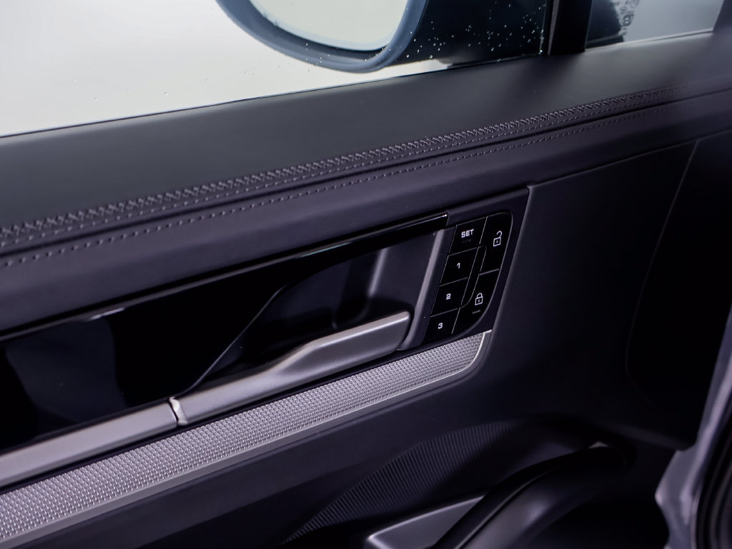 Certified 2026 Porsche Cayenne E-Hybrid Coupe AWD/4WD image 24