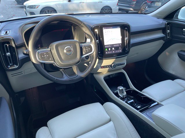 Used 2023 Volvo XC40 B5 Plus w/ Protection Package Premier AWD/4WD image 17